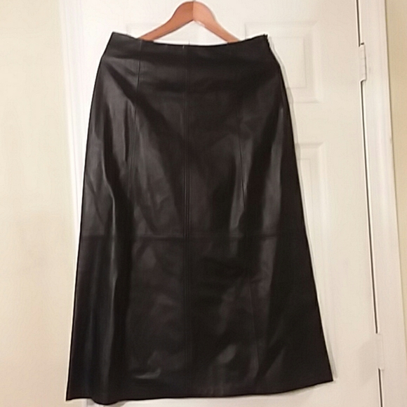 Liz Claiborne Dresses & Skirts - Liz Claiborne leather skirt, size 10.